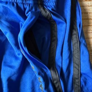 Boys Under Armour shorts size youth large